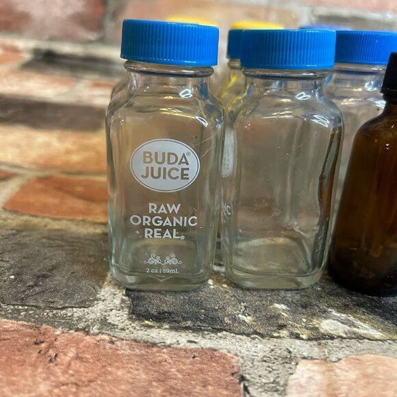 17 Various Sized Glass Bottles - Picture 2 of 3